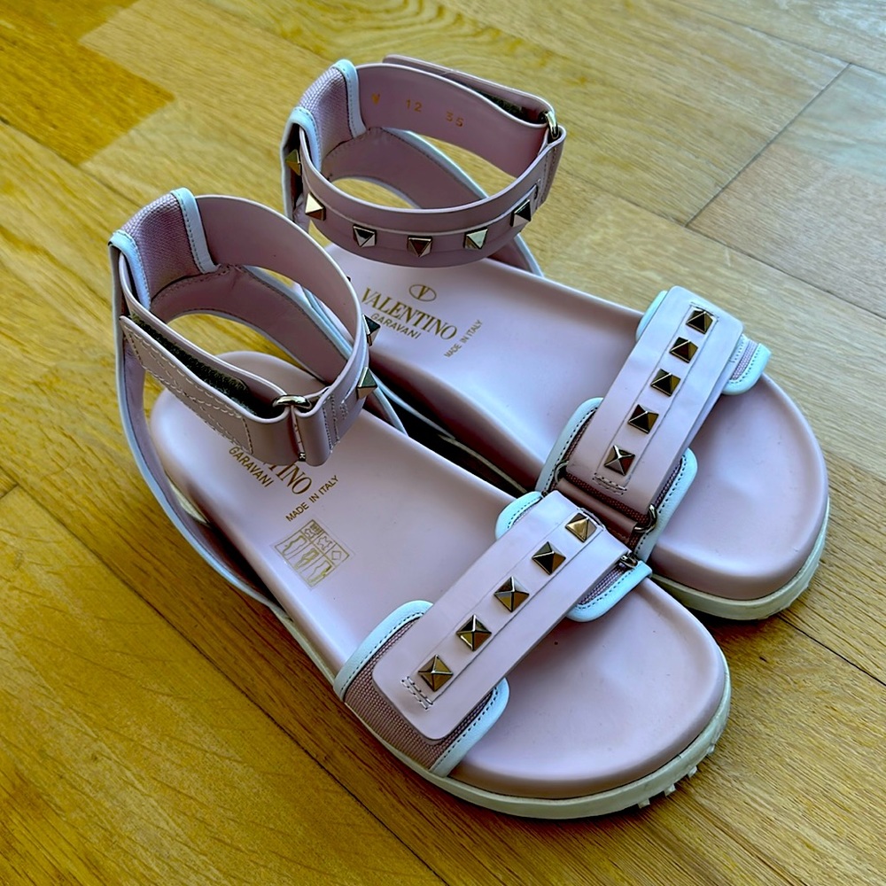 Valentino Garavani Blush Rockstud Gladiator 35